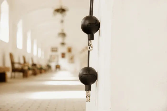 Boomerang Equestrian - Kentucky Lead & Wall Protection Rubber Ball Black