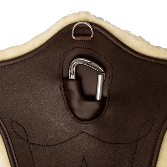 Sheepskin Anatomic Stud Girth | Kentucky Horsewear | Comfort — Image 2
