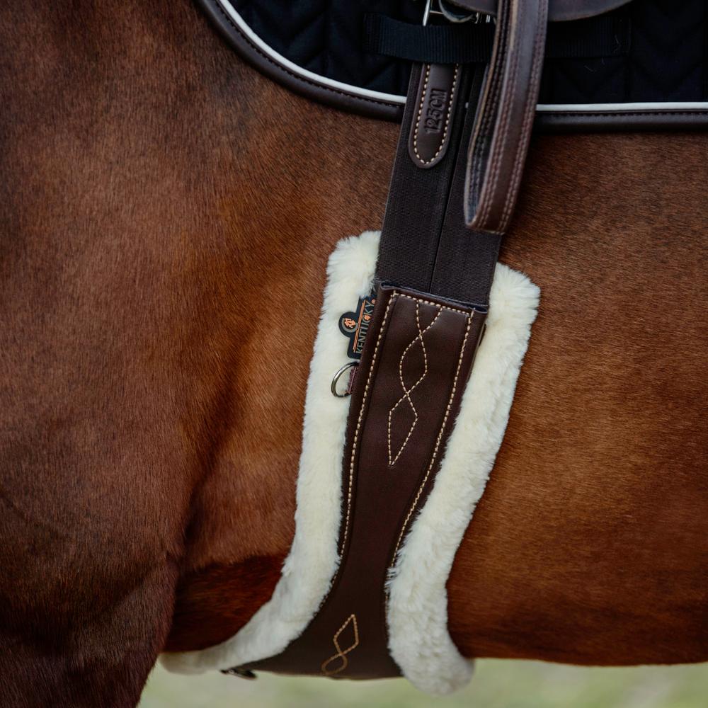 Sheepskin Anatomic Girth | Kentucky Horsewear | Comfort — Image 12