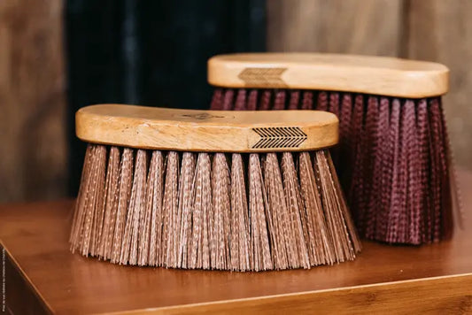 Boomerang Equestrian - Kentucky Grooming Deluxe Middle Brush Medium