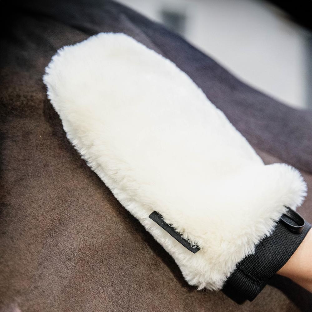 Sheepskin Grooming Glove | Grooming Deluxe | eco-friendly — Image 6