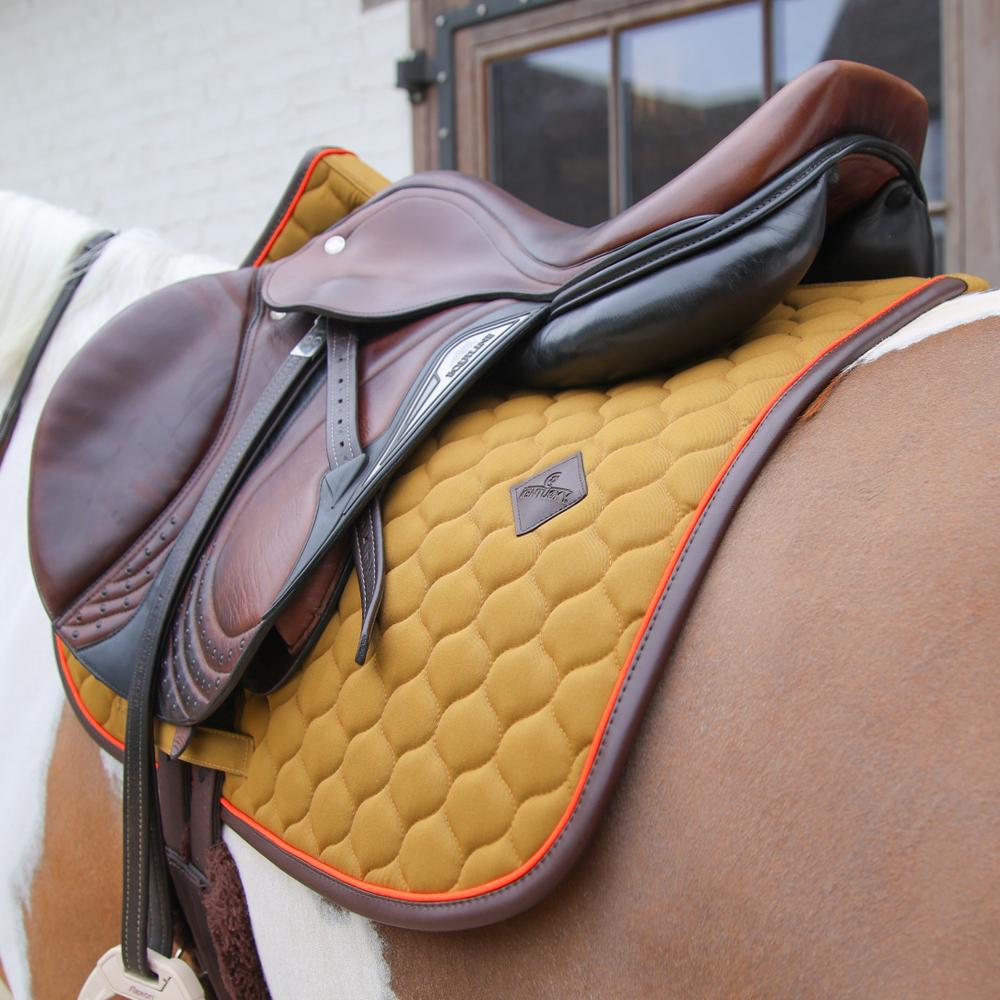 Saddle Pad Onion Quilt Neon Leather Jumping | Kentucky Horsewear | Comfort — Image 20