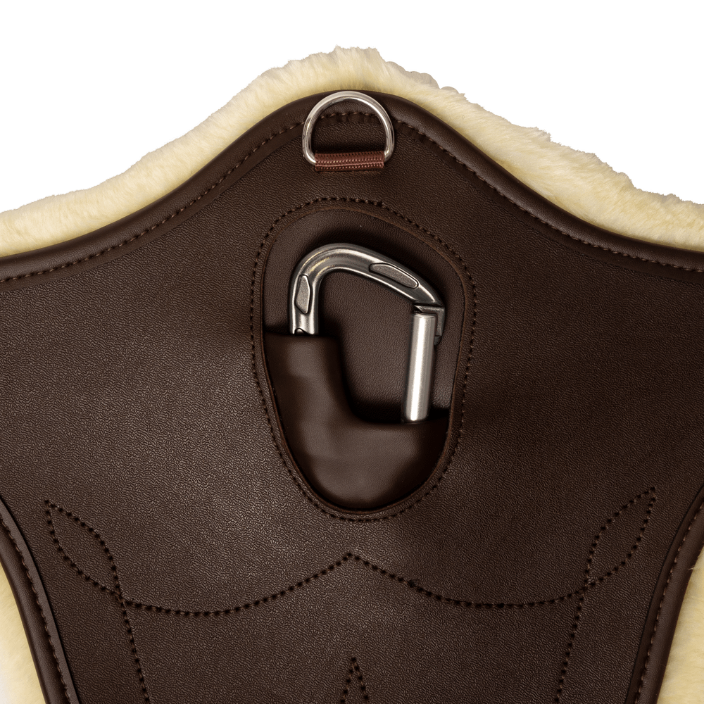Sheepskin Anatomic Stud Girth | Kentucky Horsewear | Comfort — Image 2