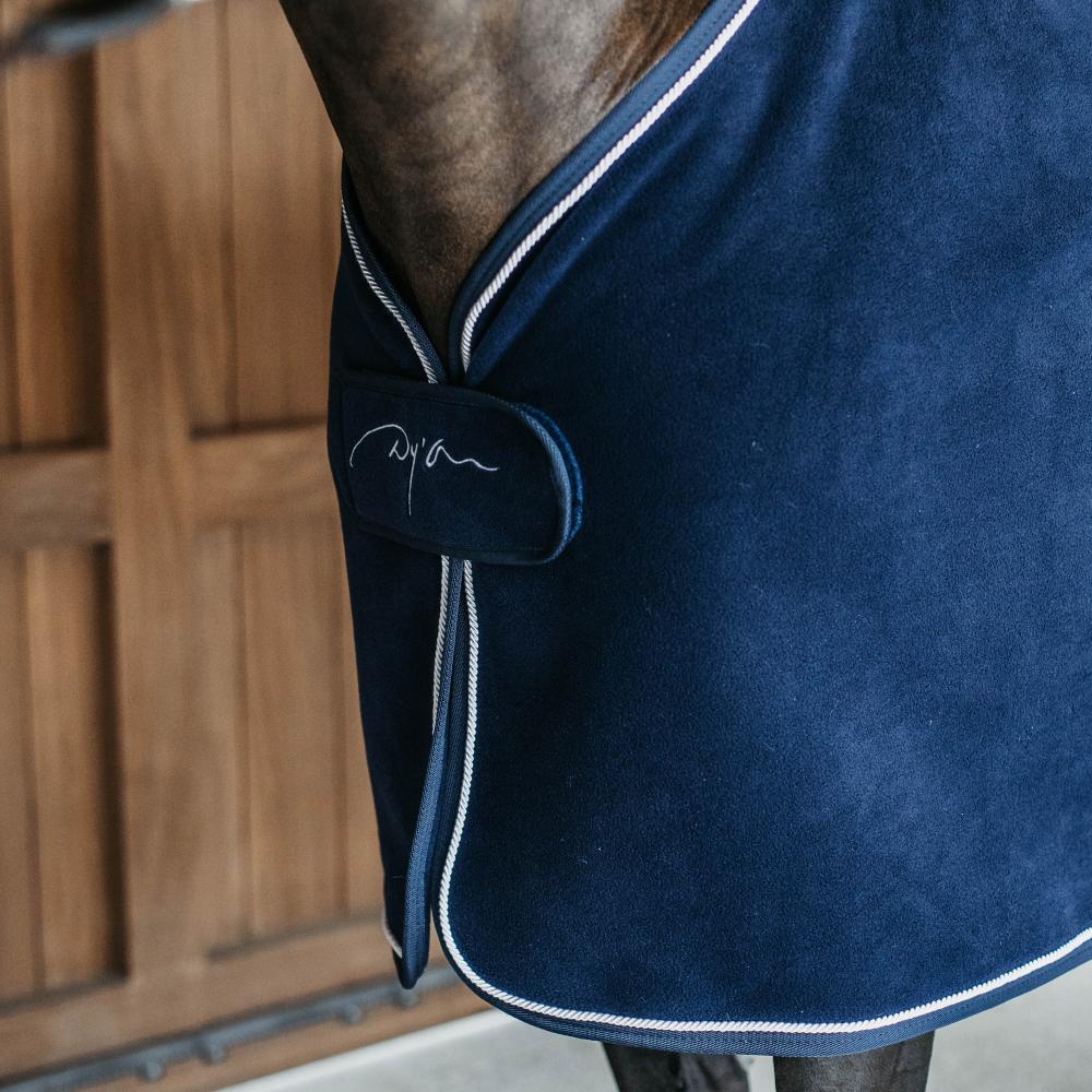 Heavy Fleece Rug | Dy'on | Elegant — Image 3