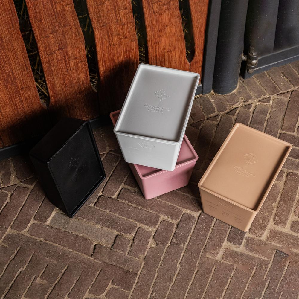 Horsefeed Box with Lid | Grooming Deluxe | Durability — Image 5