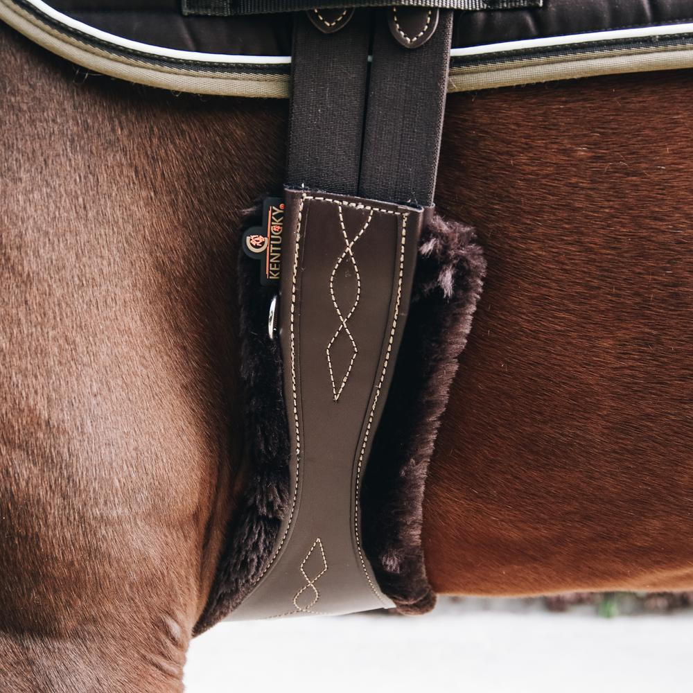 Sheepskin Anatomic Girth Cover | Kentucky Horsewear | Comfort — Image 5