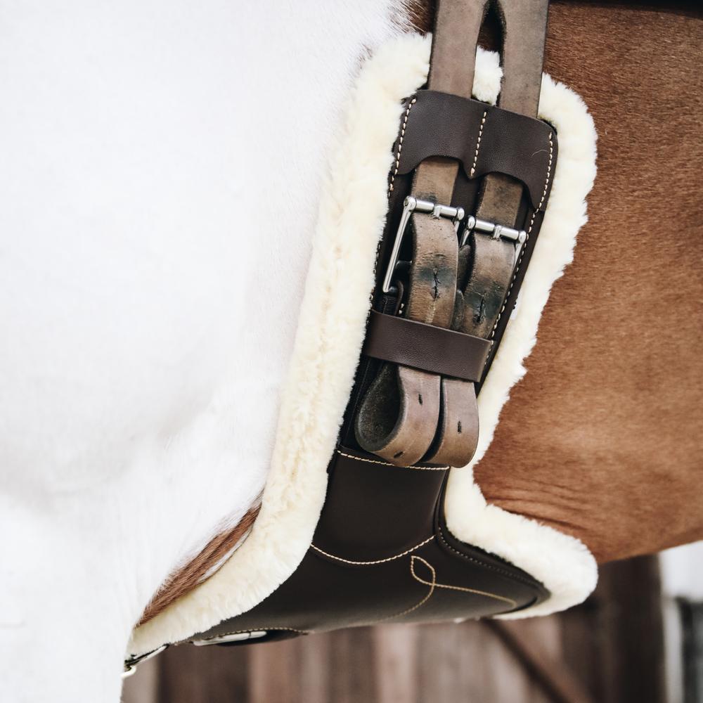 Sheepskin Short Stud Girth | Kentucky Horsewear | Comfort — Image 3