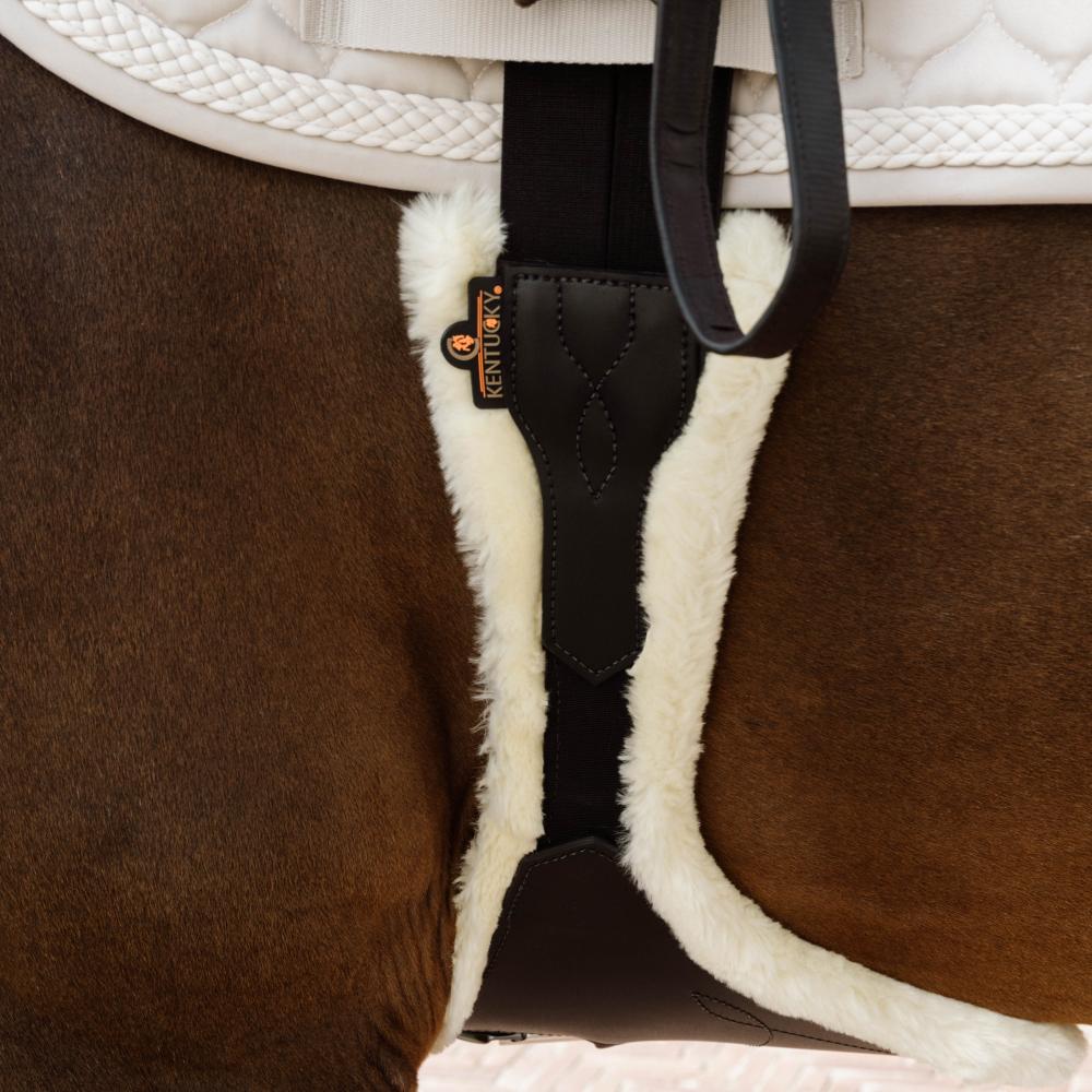 Sheepskin Anatomic Stud Girth | Kentucky Horsewear | Comfort — Image 10