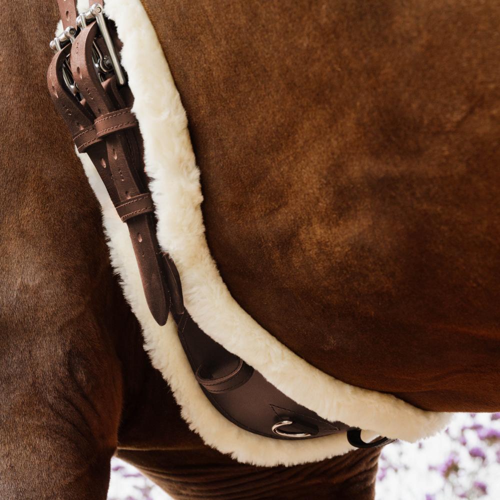 Sheepskin Anatomic Short Girth | Kentucky Horsewear | Comfort — Image 5