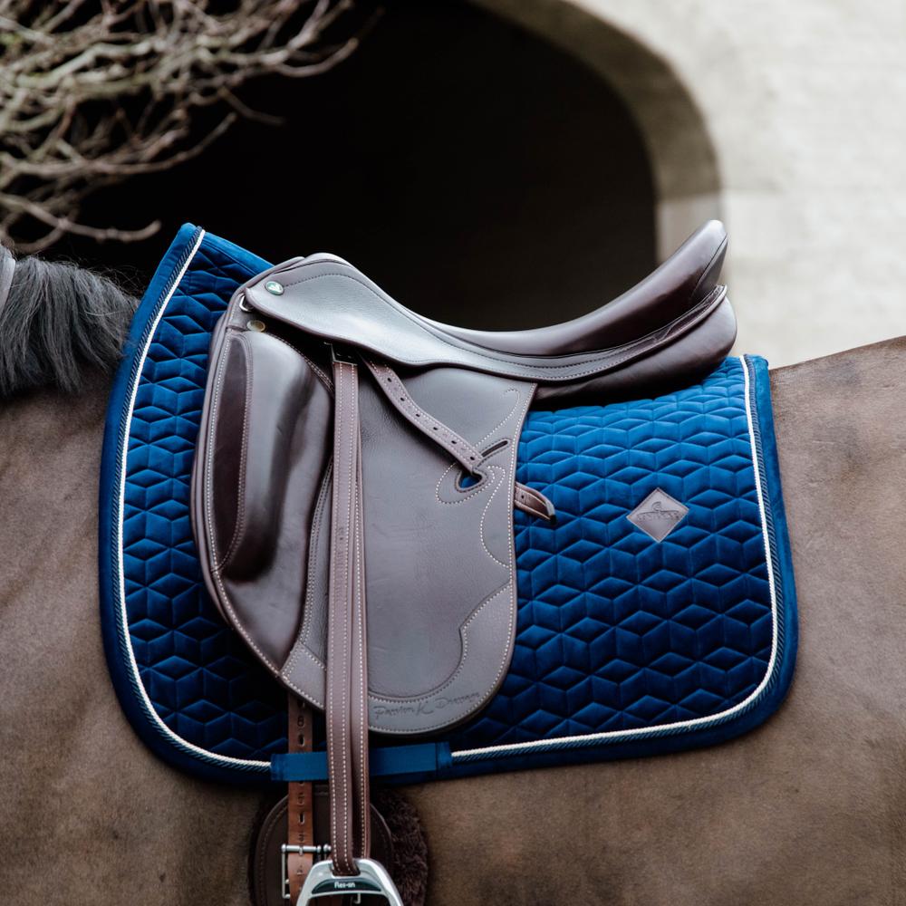 Navy saddlepad on a horse under a brown saddle