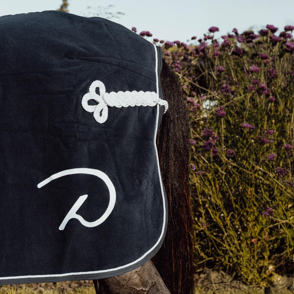 Heavy Fleece Rug | Dy'on | Elegant — Image 5