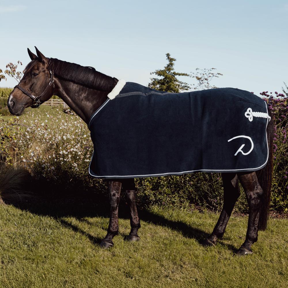 Heavy Fleece Rug | Dy'on | Elegant — Image 6
