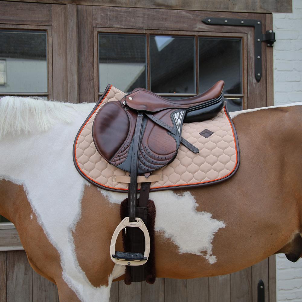 Saddle Pad Onion Quilt Neon Leather Jumping | Kentucky Horsewear | Comfort — Image 5