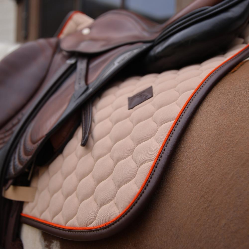 Saddle Pad Onion Quilt Neon Leather Jumping | Kentucky Horsewear | Comfort — Image 14