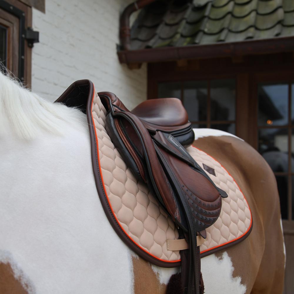 Saddle Pad Onion Quilt Neon Leather Jumping | Kentucky Horsewear | Comfort — Image 15