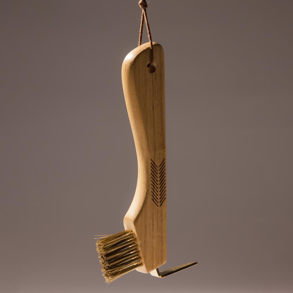 Hoof Pick with metal bristles | Grooming Deluxe | Durable — Image 4