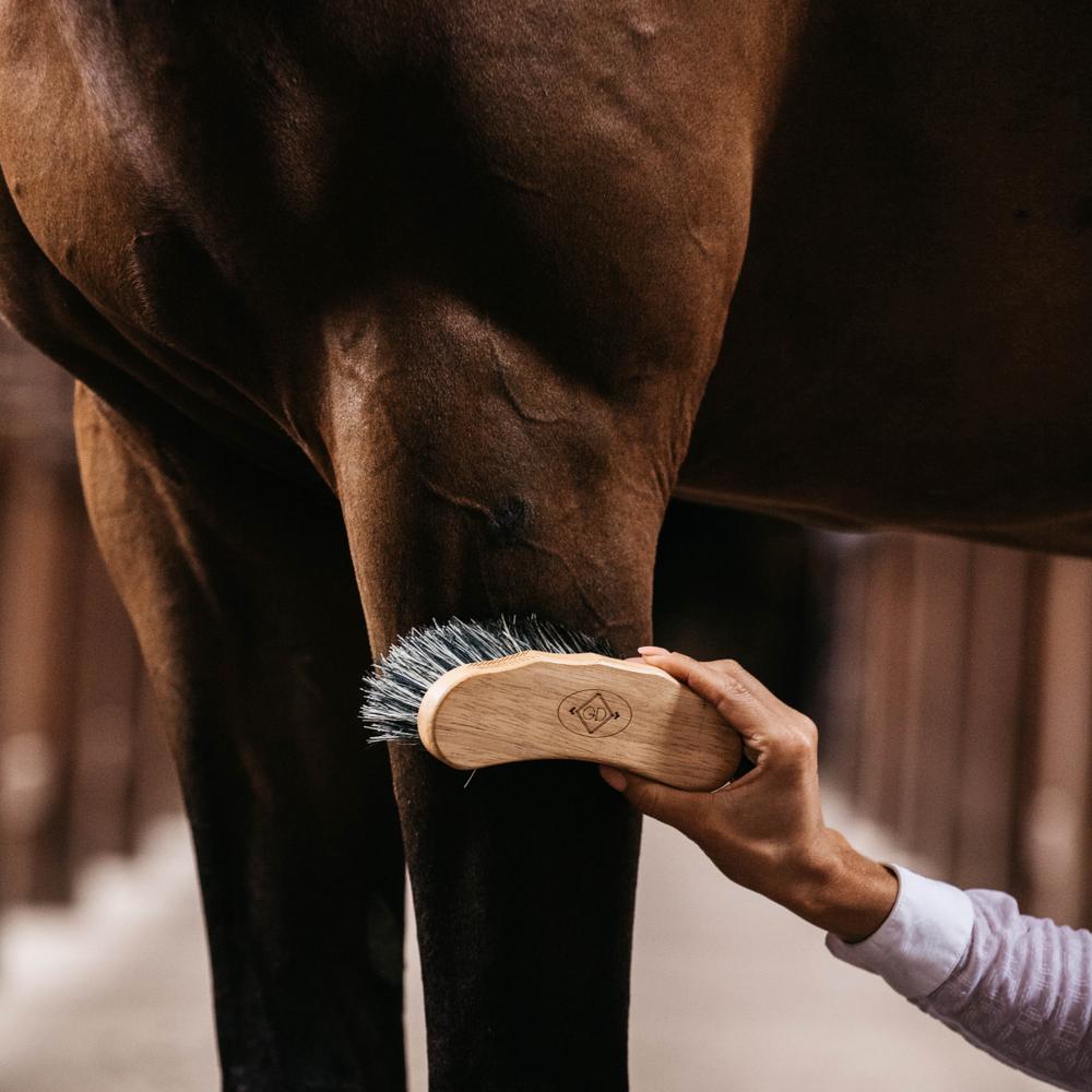 Middle Hard Brush | Grooming Deluxe | Durable — Image 5
