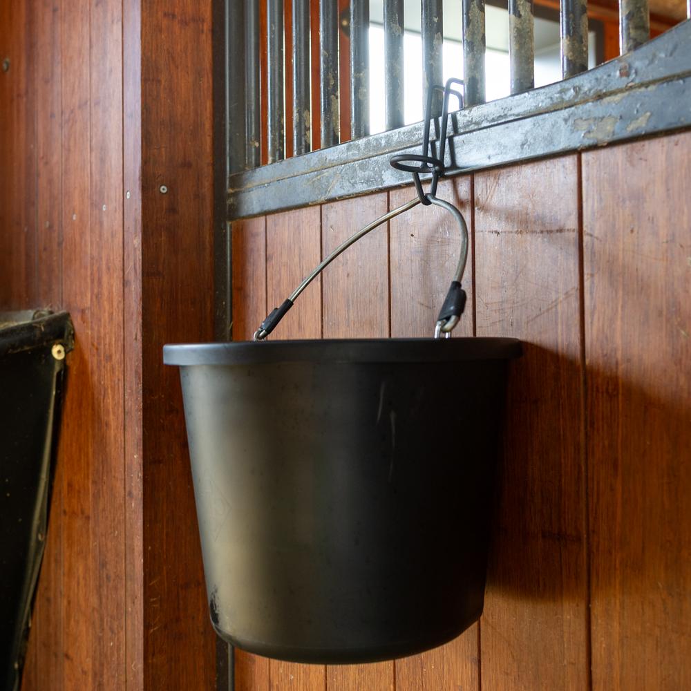 Bucket Portable Hook  Matt | Grooming Deluxe | Portable — Image 2