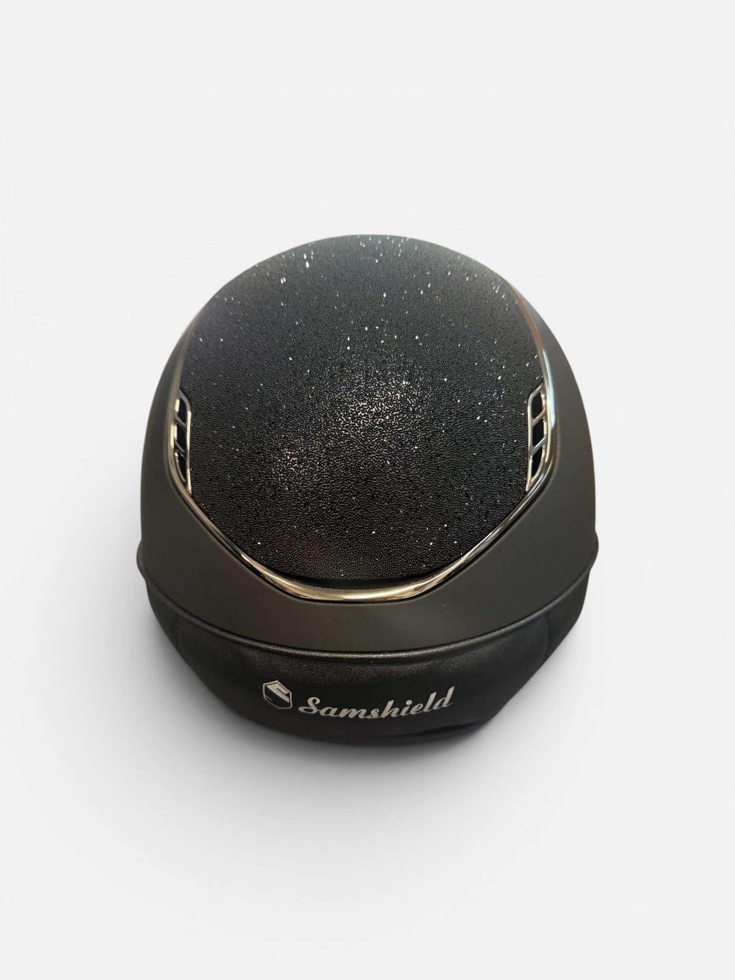 Black protective helmet with 'Samshield' branding on a white background