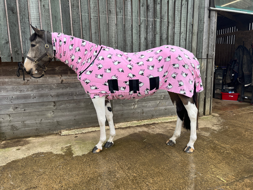 Boomerang Equestrian - Snuggy Hoods Jams Fleece Rug Pink Sheep