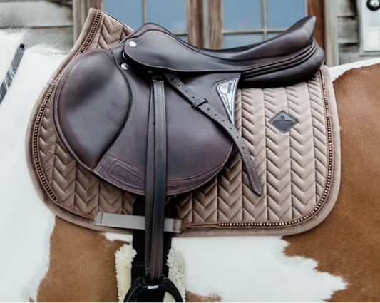 Boomerang Equestrian - Kentucky Saddle Pad Velvet With Pearls Soft Beige