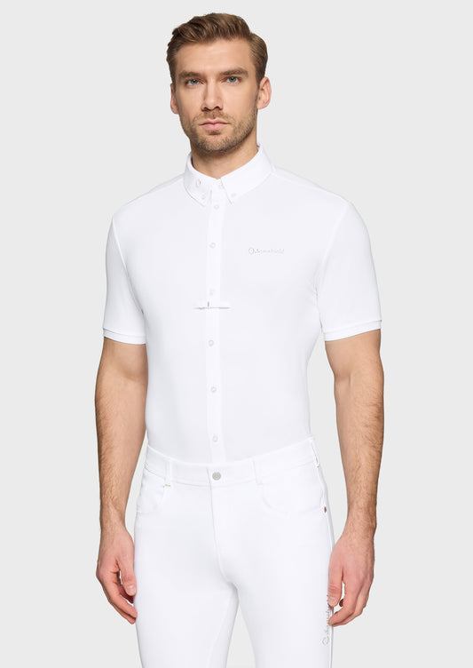 Man wearing a white competition shirt and white breeches on a beige 