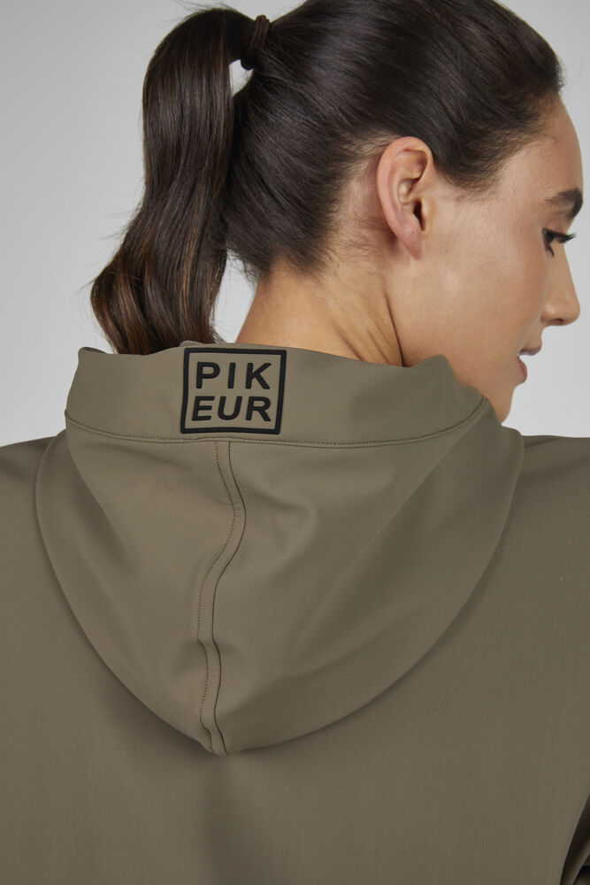 Person wearing a brown hoodie with 'PIKEUR' logo on the back